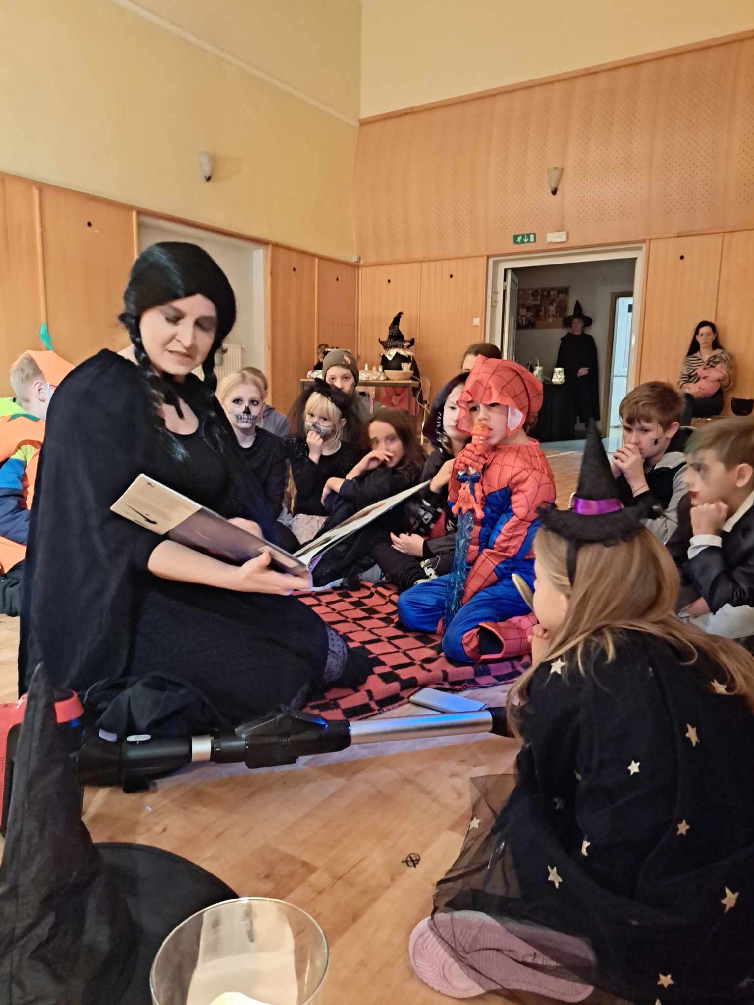 received_1417023579229307